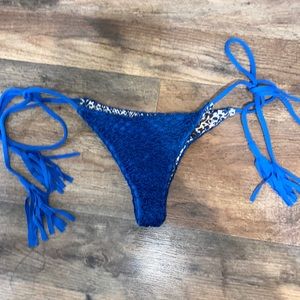 Acacia bottoms size small